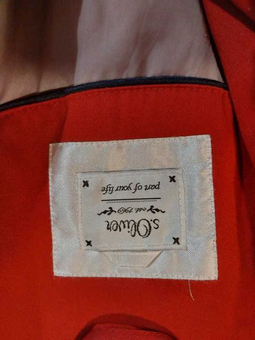 Czerwony płaszcz z paskiem Olivier