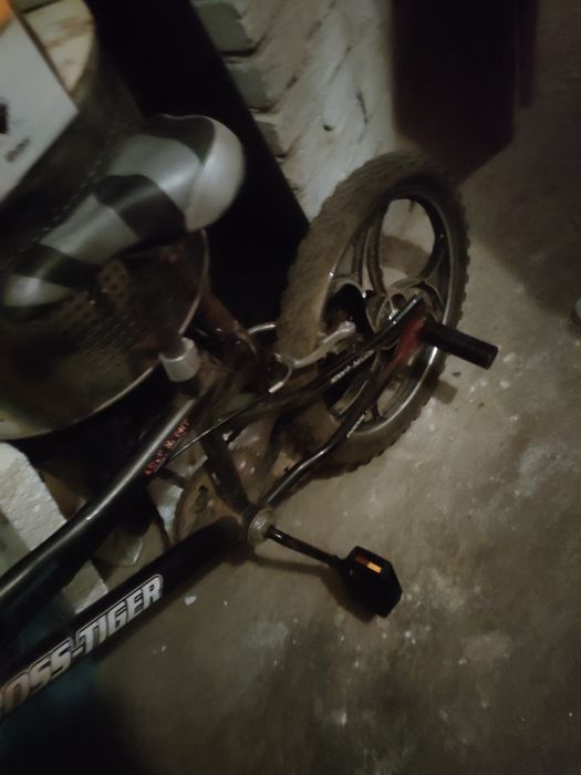 Rower BMX czarny cross tiger