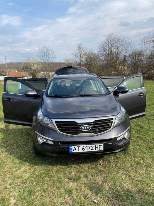 Продам автомобіль Кіа спортедж 2012р .в.