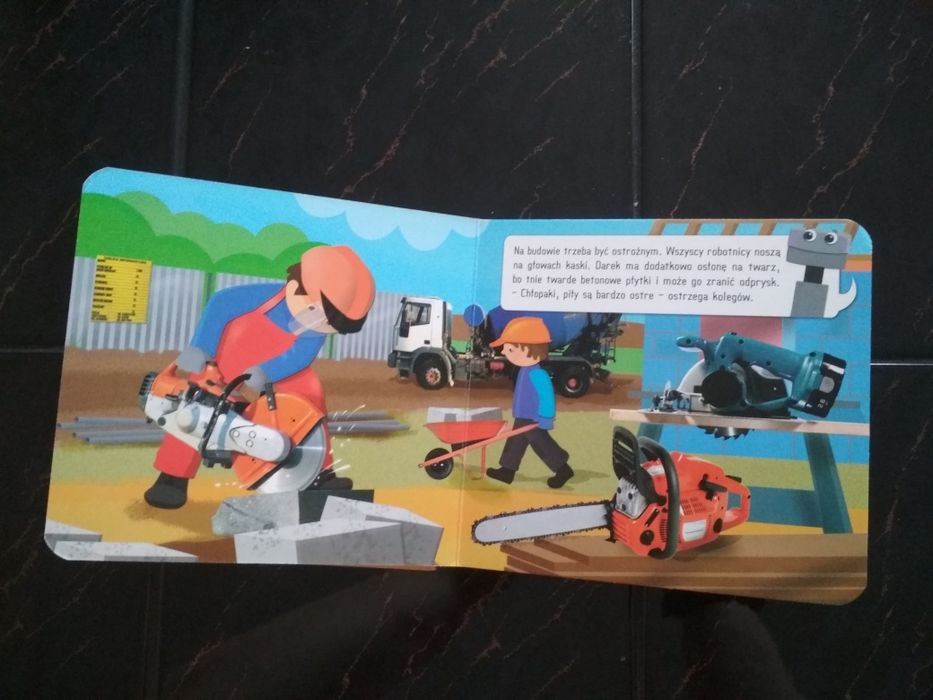 Pan kluczyk przedstawia pojazdy  na budowie i moje narzędzia.