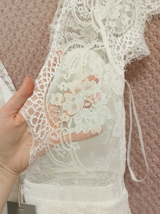 Sukienką nową białą