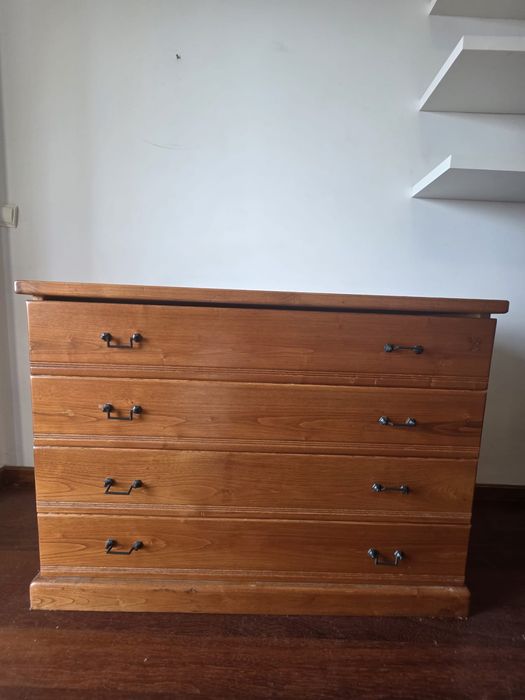 Comoda de quarto em madeira