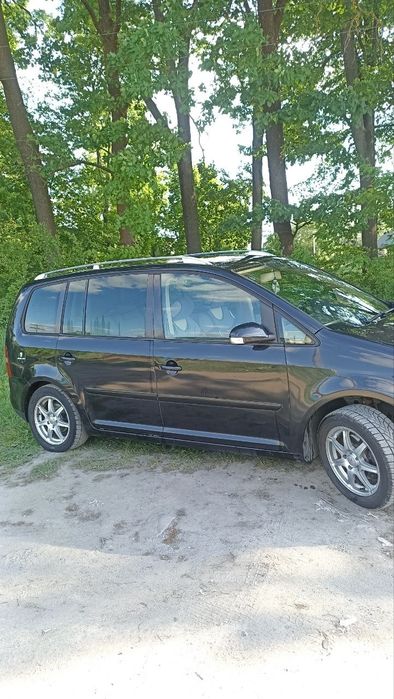 Продам Volkswagen Touran 1.6 бензин