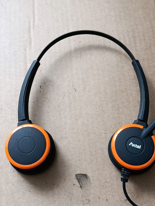 Klawiatury,kable HDMI,zasilające komputery,ladowarki  suchawki