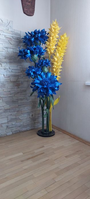 Композиція з ростових квітів  (волошка і пшениця)