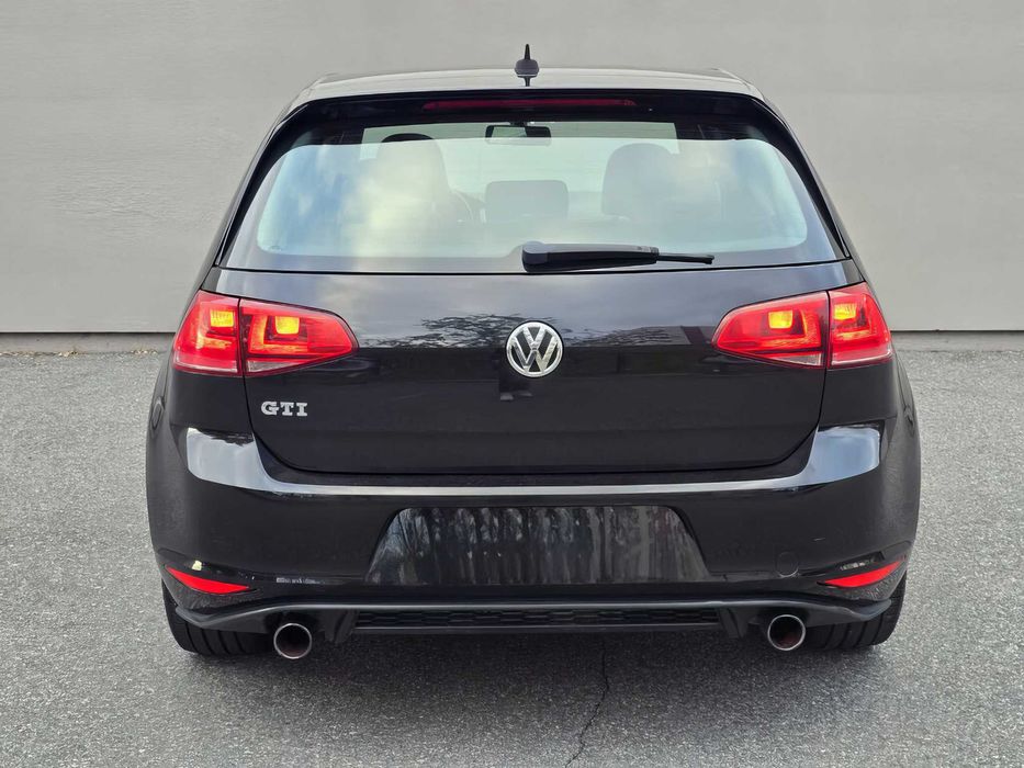 Volkswagen Golf GTI      2015