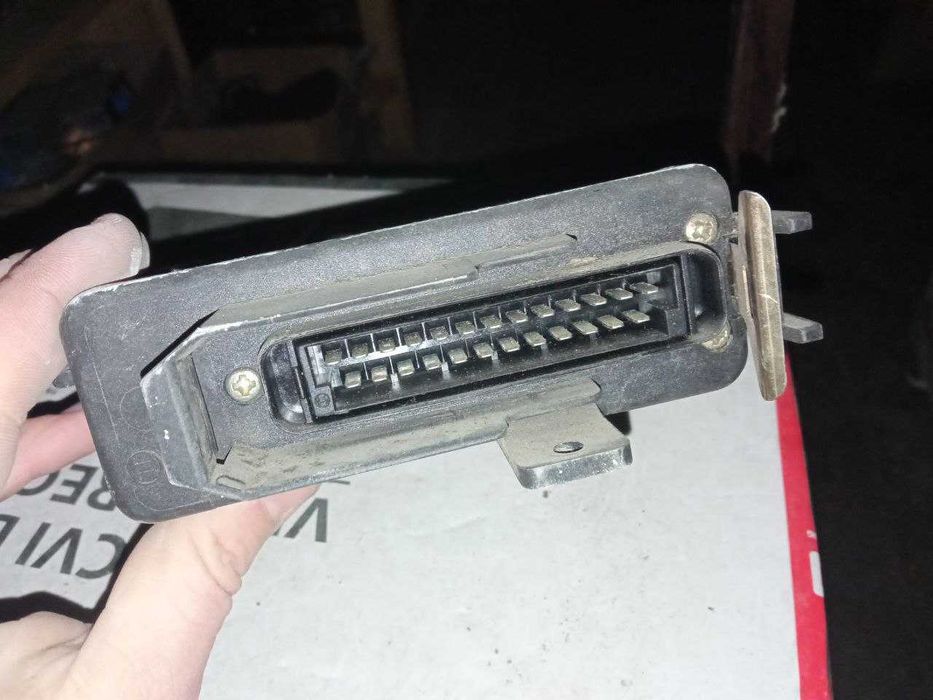 Блок керування двигуном Volkswagen Passat B3 1.8i 0280000701 855907403