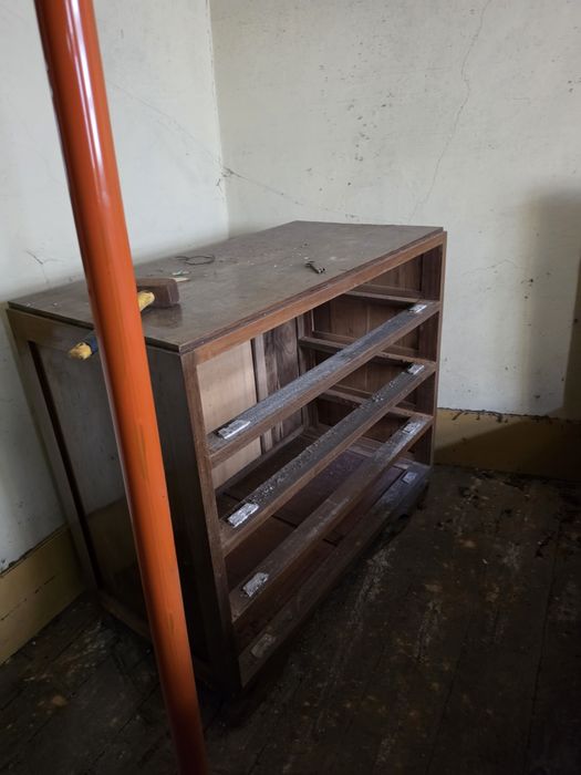Dá-se. Móveis antigos para restauro