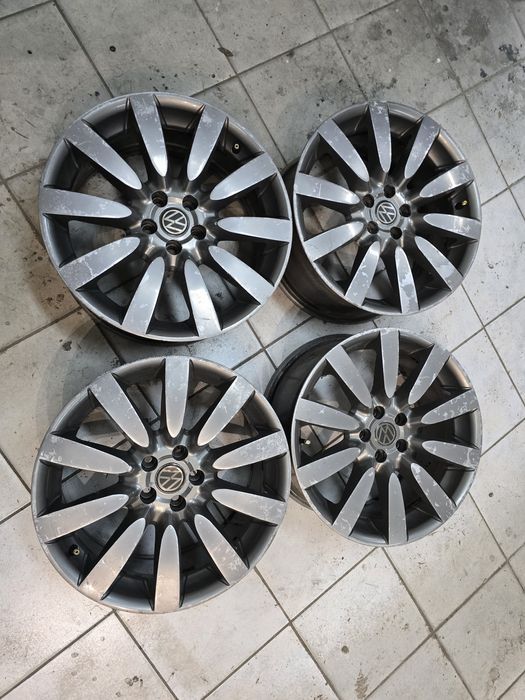 Alufelgi 5x100 8jx 17" vw subaru et 35 felgi alumniowe audi seat skoda