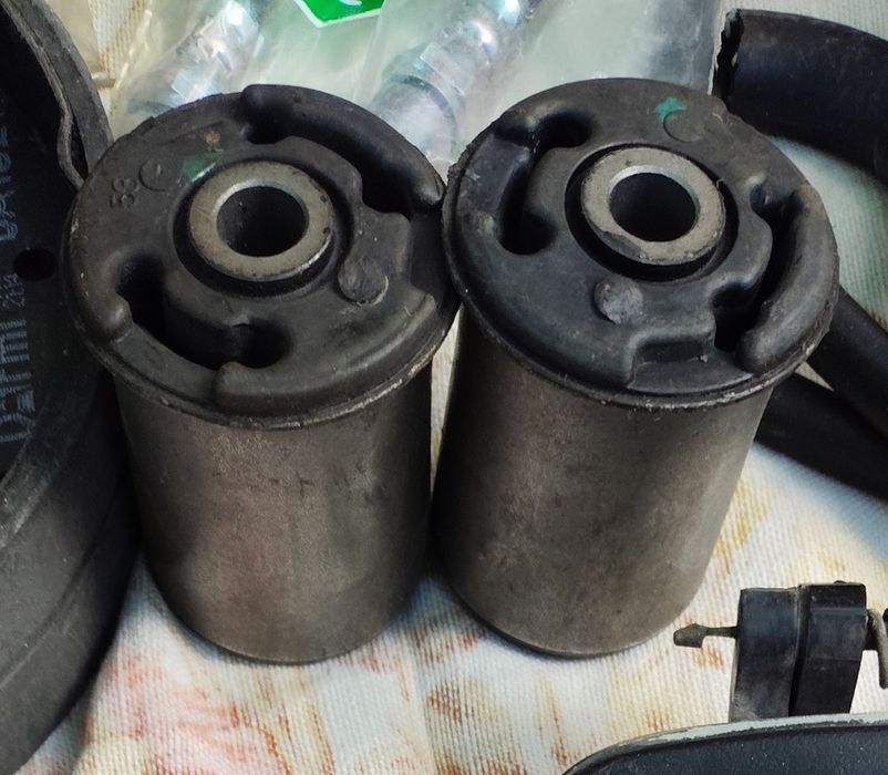 Продам задний сайлентблок ланос