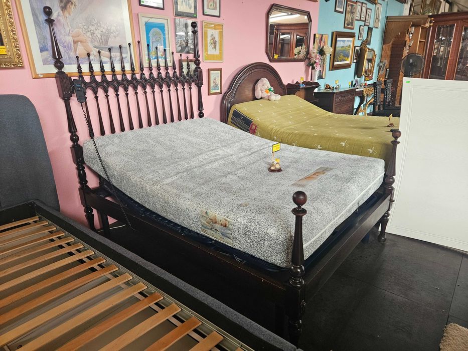 Cama com estrado electrico mais colchão - Muito bom estado geral