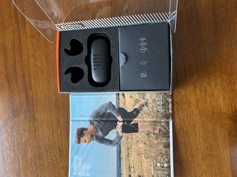 JBL Headphones (one missing)64309941334401124