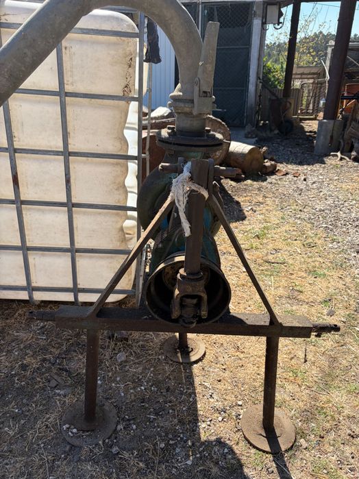 Bomba de tirar água acoplada a trator