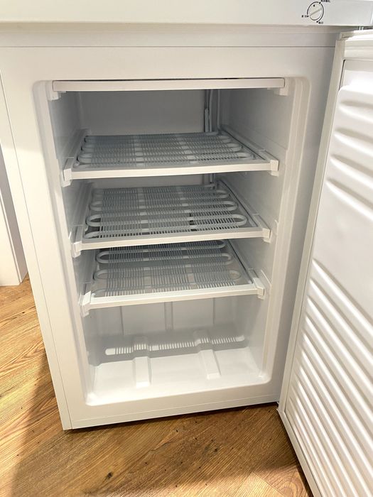 Морозильна камера AKV FVM 805