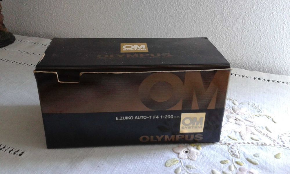 Objectiva Olympus OM, 200 mm, com estojo.