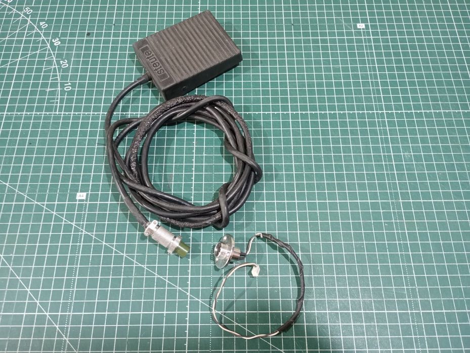 Педаль до системи підмотки матеріалу широкоформатного принтера