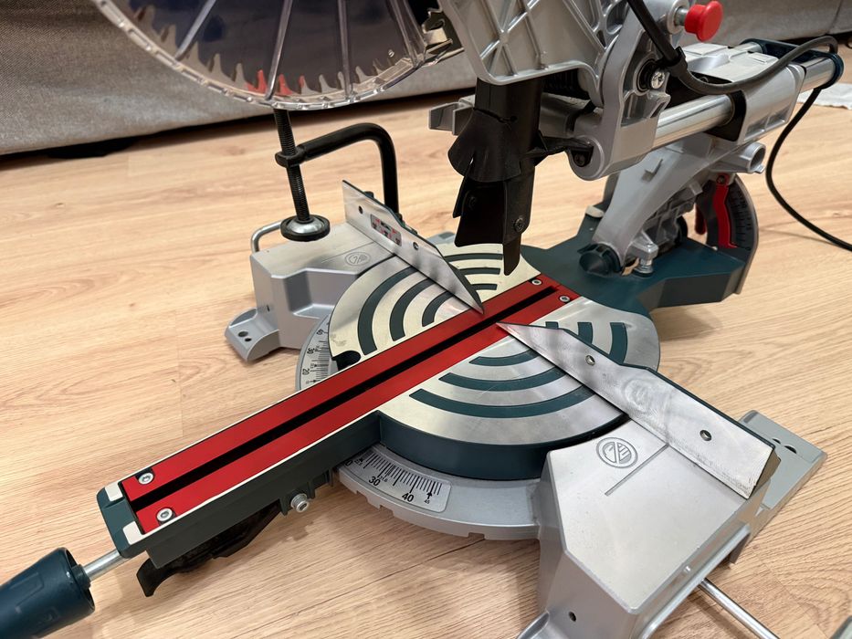 Serra de esquadria Bosch Professional GCM 800 SJ (216 mm)