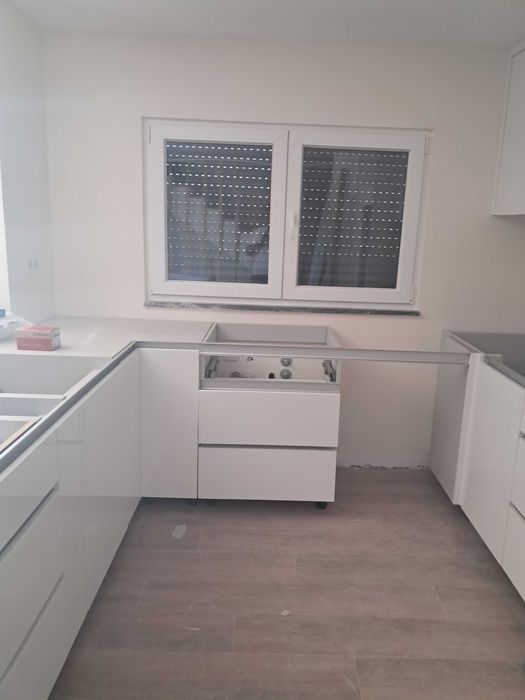 Carpintaria, Serralharia, Caixilharia, Ladrilho com Garantia Trabalhos406113353414092804