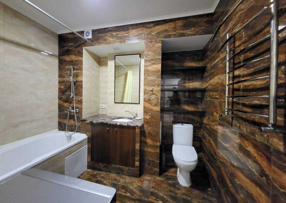Продаж 3 кімнатної квартири на вулиці Замостянська