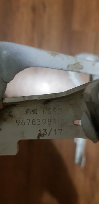 Петли капота Peugeot 2008