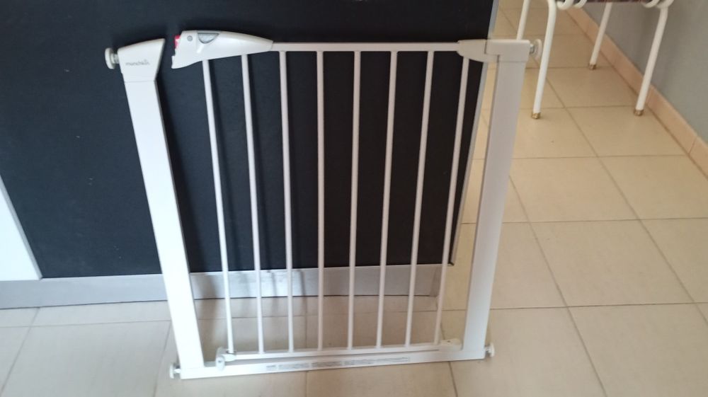 Barreira de segurança criança em metal 76x82 cm branco Munchkin