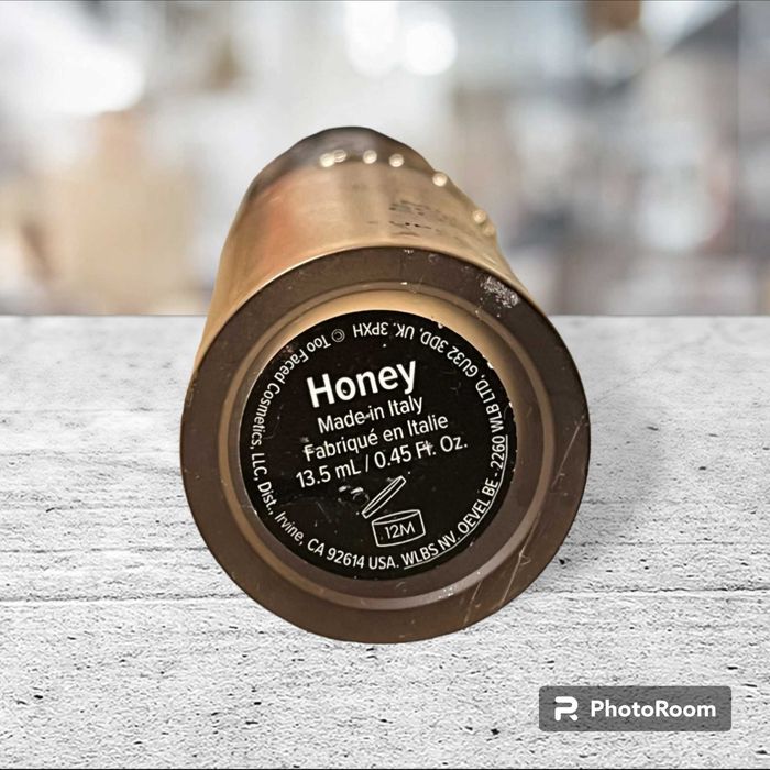 Too Faced korektor Born This Way Honey