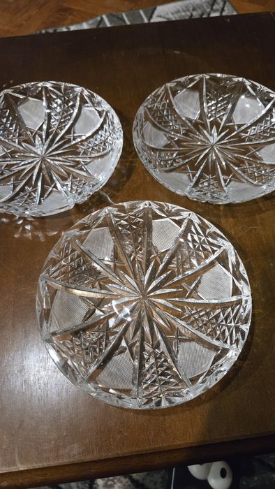 Kryształowe talerzyki.