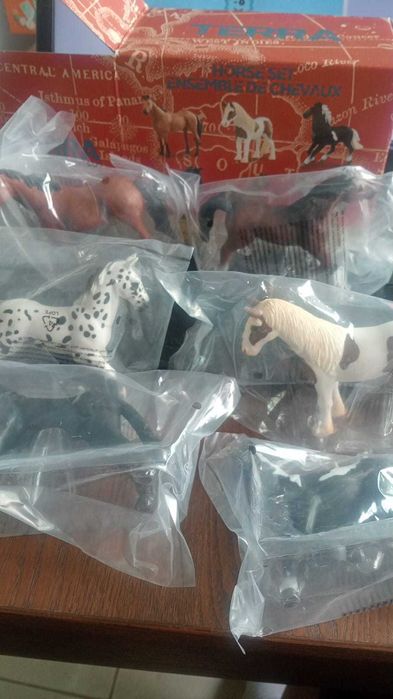 Conjunto 6 Cavalos Colecionáveis Terra by Battat (Novos / Selados)