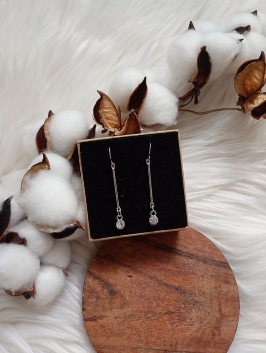 Kolczyki wiszące w kolorze srebrnym