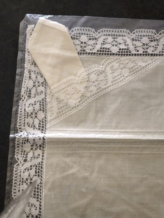 Pano individual, retangular, em linho, com guardanapo.