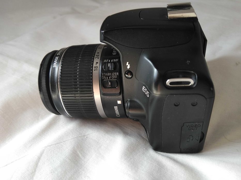 Продам фотоапарат Canon EOS 1000D