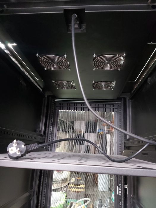 Szafa serwerowa Linkbasic Stojąca Rack 19'', 27U, plus wentylatory