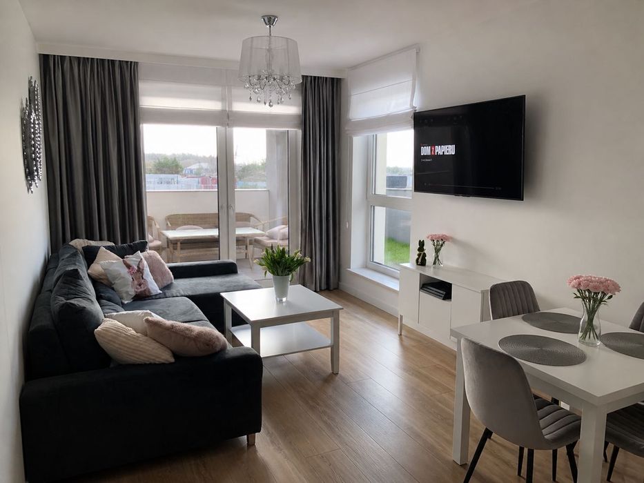 Sprzedam umeblowany apartament Jeziorna Towers z tarasem gotowy do zamieszkania
