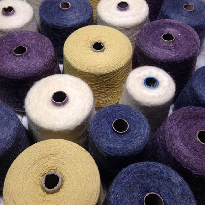 РОЗПРОДАЖ! Італійська бобінна пряжа, Буретний шовк 100% меринос, сток