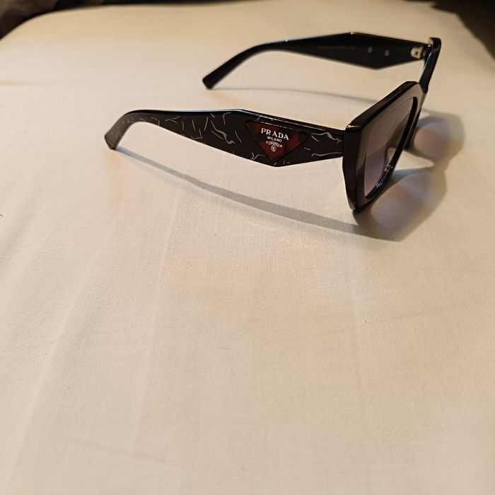 Czarne okulary Prada