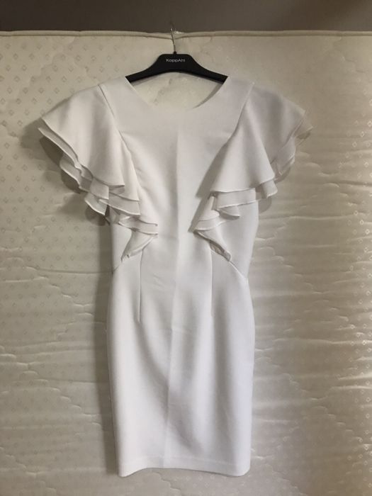 Sukienka biala z odkrytymi plecami r.36
