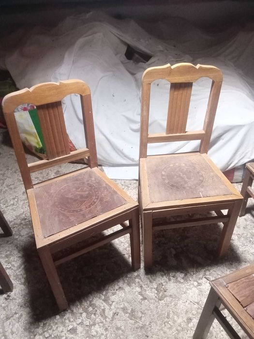 Cadeiras  antigas de madeira