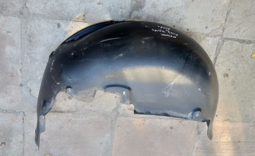 Задние подкрылок Volkswagen Touareg 2008 год