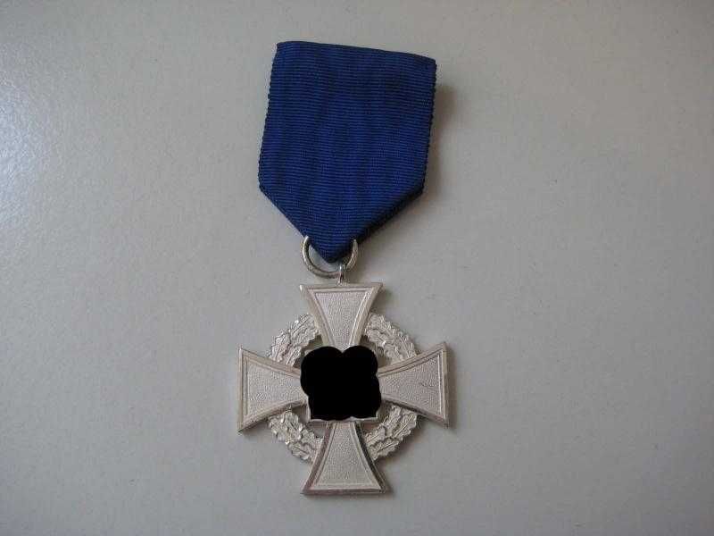 Medalha Faithful Service 25 years c/ Caixa - Nazi - 3º Reich