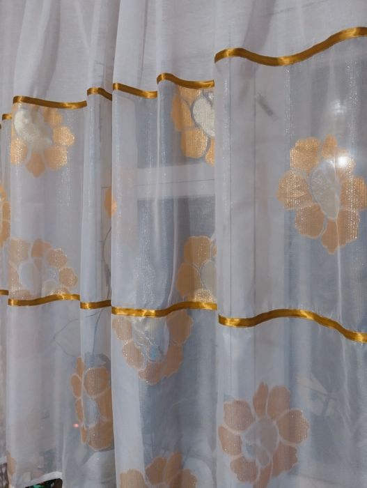 На кухню нова гарна гардіна .