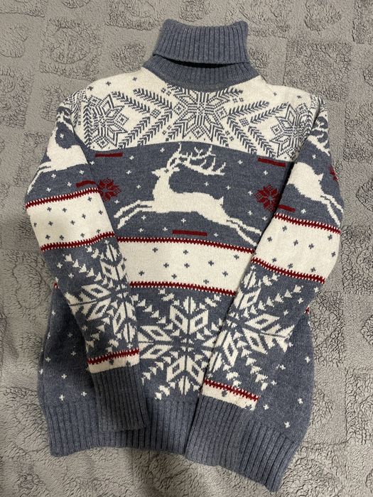 Светр жіночий