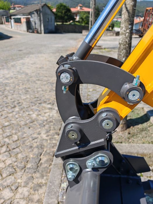Mini giratória 1t profissional com engate rápido