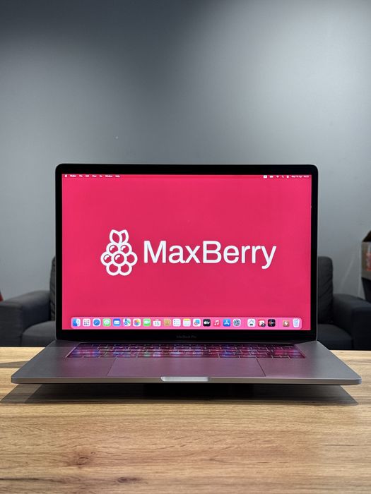 MacBook Pro 15 2018 i7 2.6ghz 32/1tb AMD 560x 4gb