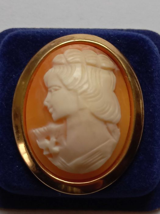 Eleganckie broszki (4 sztuki) - stylizowane, bardzo ładne