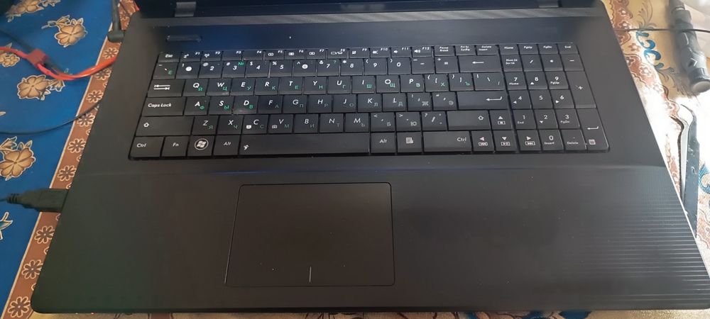 Игровой ноутбук Asus X75V с большим экраном 17.3" i7 8 ядер 12Гб оперативки SSD 120Гб