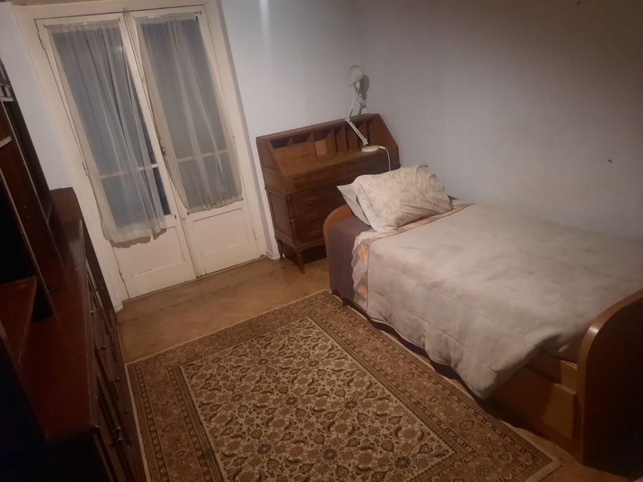 Quarto pra arrendar (tem caução)