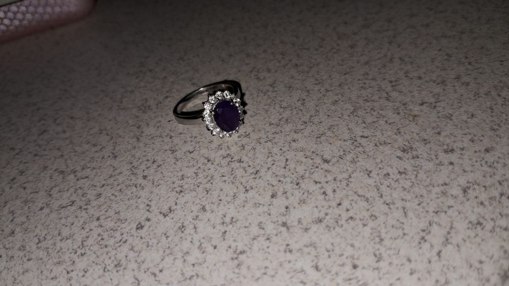 Каблучка 14,5 зі срібла 925 проби з аметистом та фіанітами

Детальніше