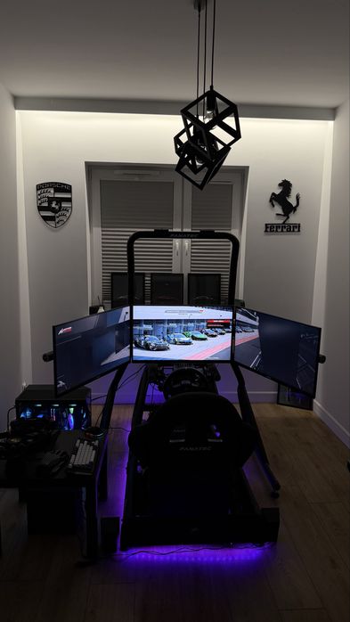 Zestaw Fanatec sim racing + 3x monitory 32”