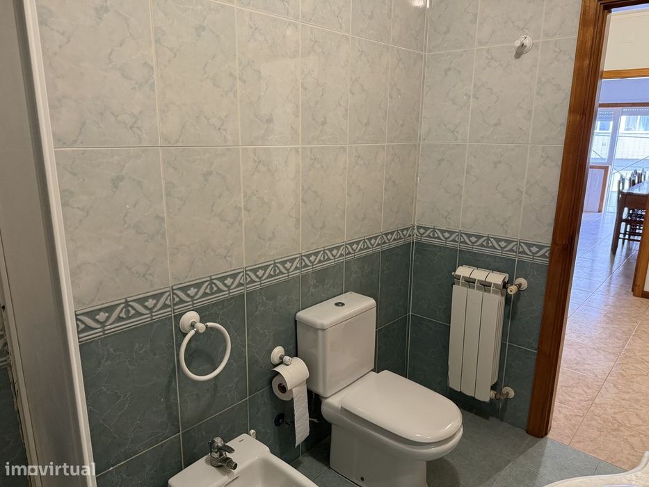 T2 totalmente mobilado, com boas áreas e excelente localização