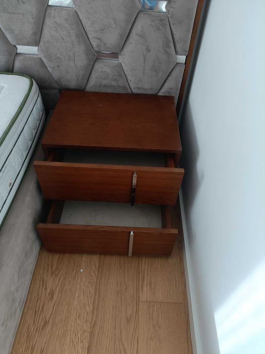 Mobiliário de quarto e mesa de cozinha